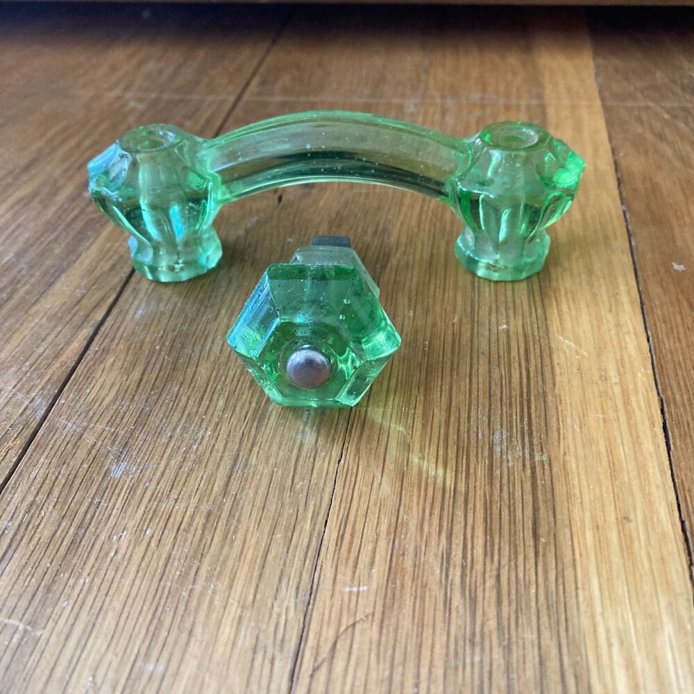 2 Uranium glass knobs - vintage - Picture 3 of 3